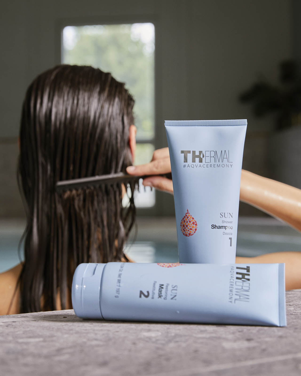 come proteggere i capelli in estate da cloro raggi uv salsedine shampoo estivo lavaggi frequenti
